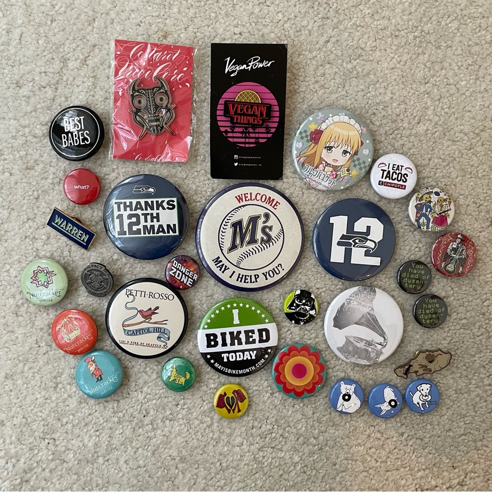 Colorful Button and Pin Collection (30)